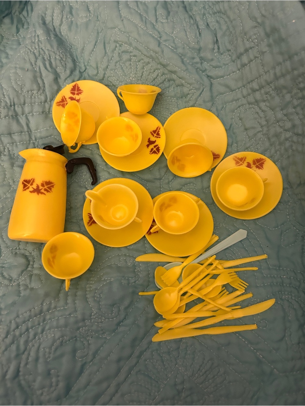 Vintage Children's Plastic Pretend Play Tea & Dinnerware Set – Sunshine Yellow